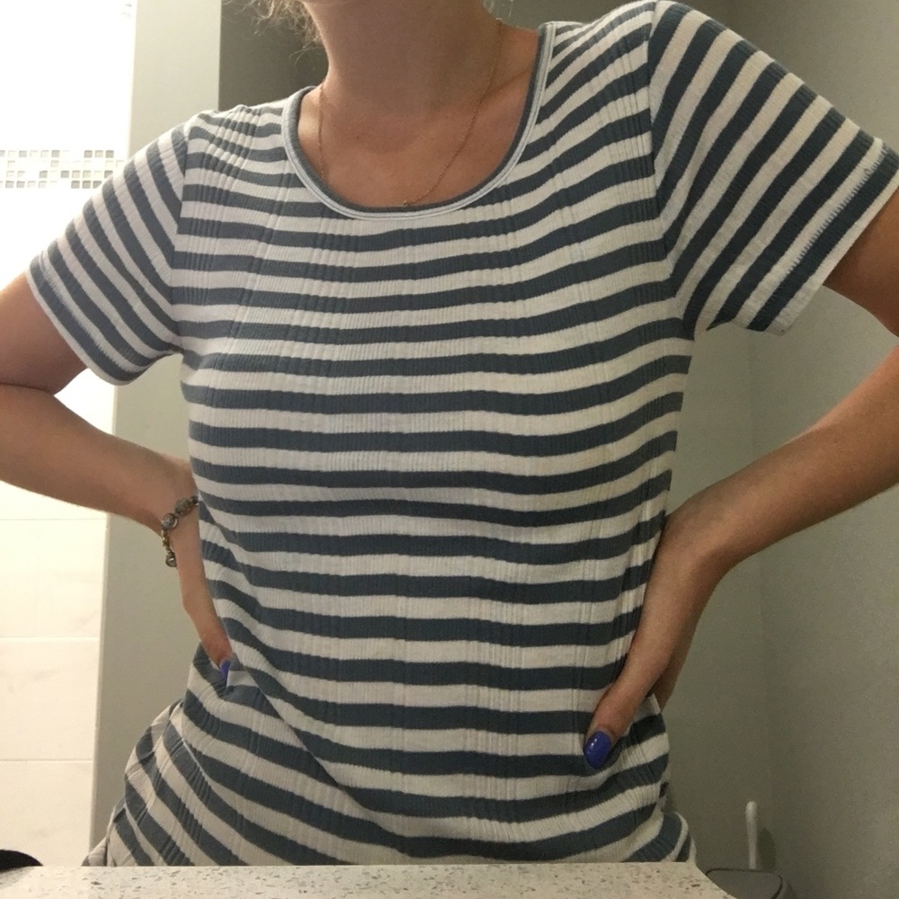 madewell blue and white striped short sleeve top
